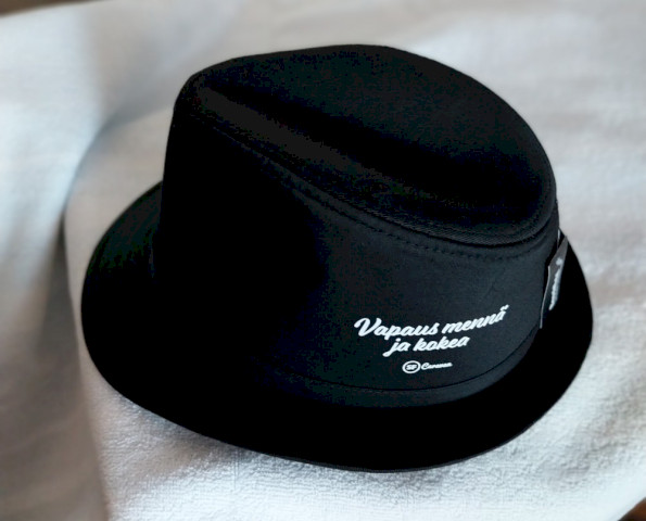 Fedora-hattu, musta